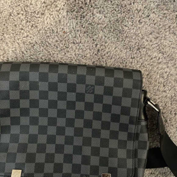 Louis Vuitton Damier Graphite Messenger Bag - Picture 9 of 12